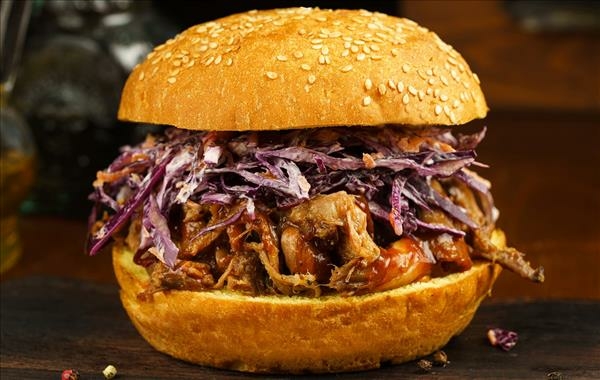 Бургер Pulled Pork (рваная свинина)